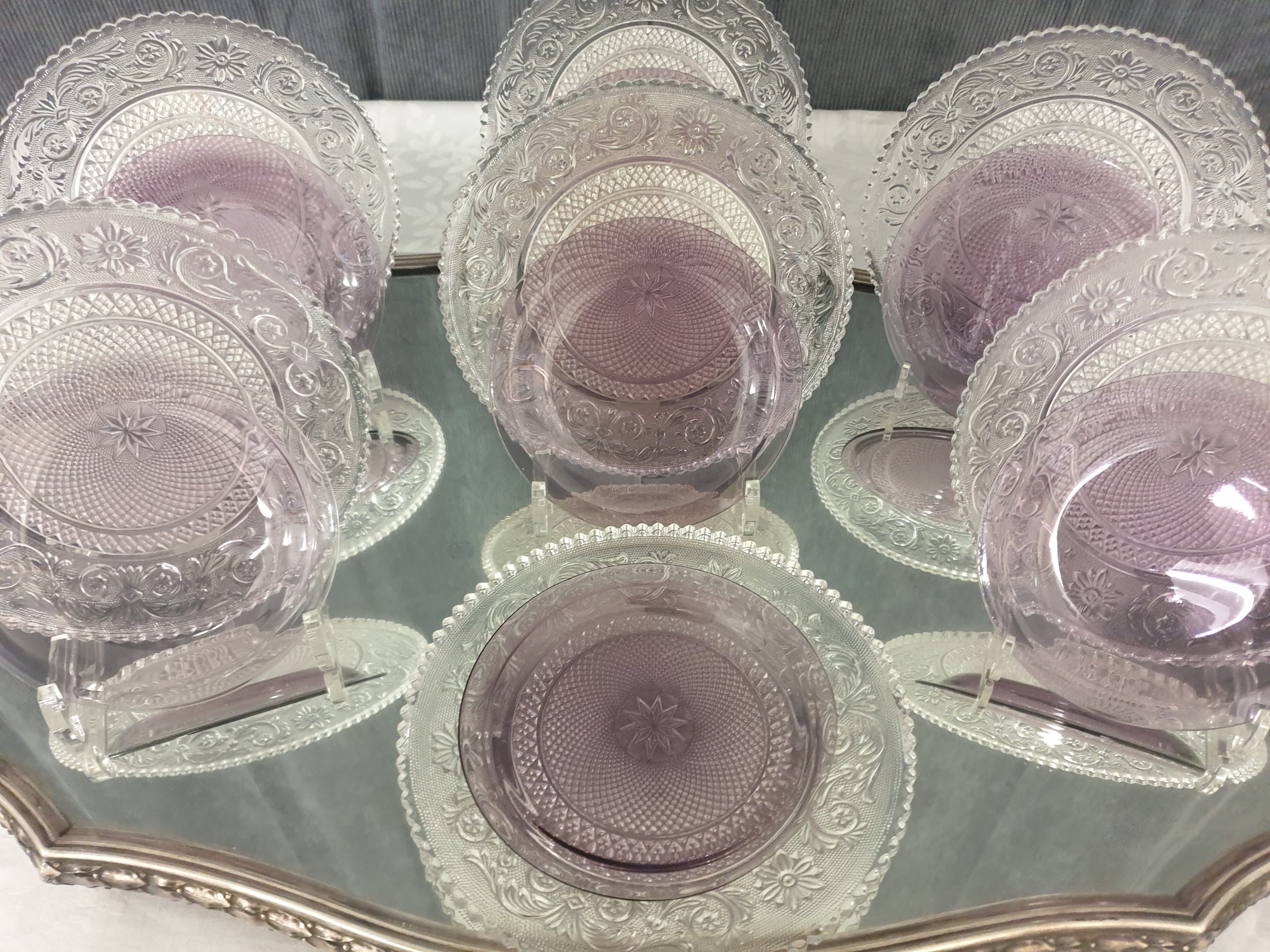 Assiettes à dessert en cristal Baccarat modèle Arabesque,assiettes à lunch Lalique modèle Antibes