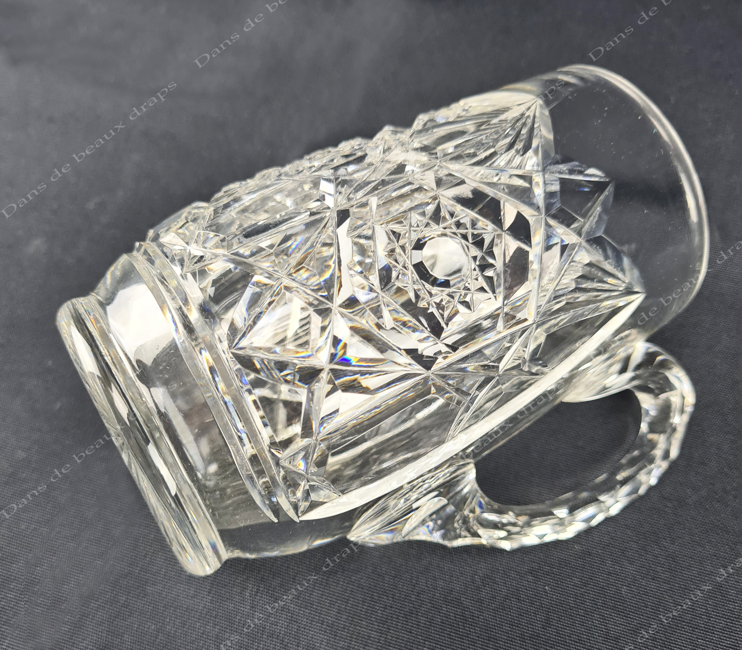 Magnifique service de verres en cristal de Baccarat modèle Lagny, 63  pièces. - Dans de beaux draps