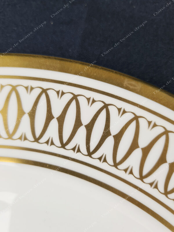 Detail assiette Cartier dorée