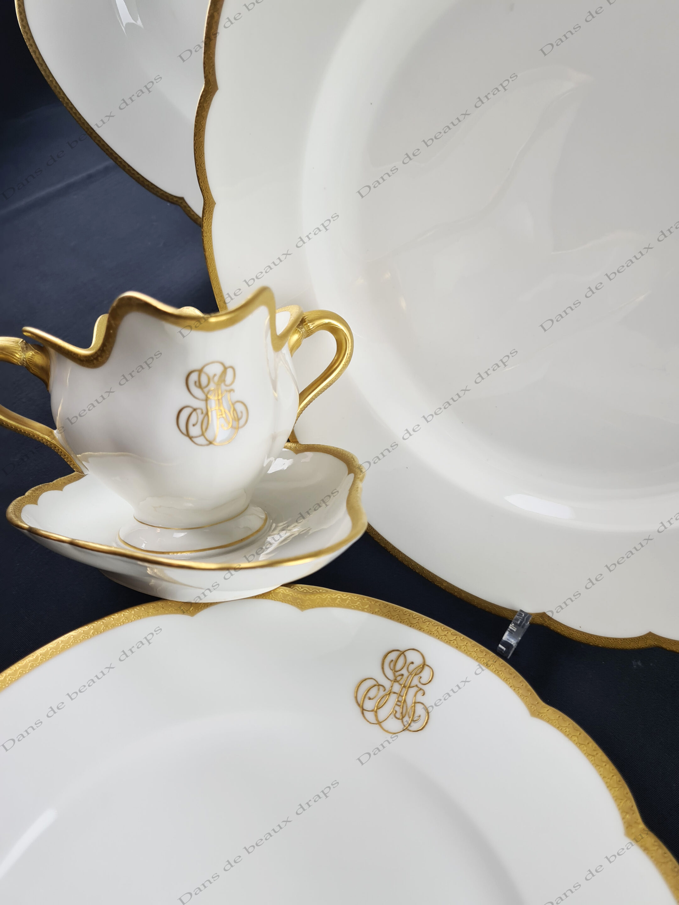 Proantic: Limoges / Superbe Service De Table Porcelaine 72 Pieces / Po