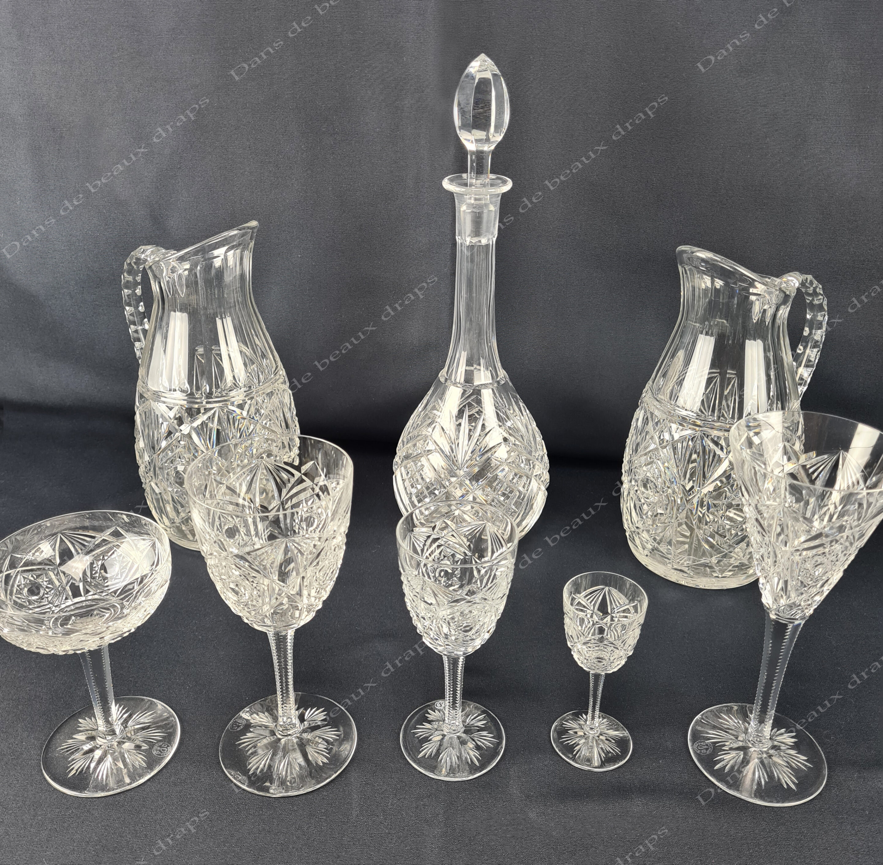 Magnifique service de verres en cristal de Baccarat modèle Lagny, 63  pièces. - Dans de beaux draps