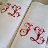 Magnifique service de table en damassé de lin rouge et blanc monogramme JL. – Image 7