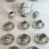 Superbe service à café en porcelaine de Limoges, vert céladon , maison Raynaud , décor floral , 27 pièces. – Image 6