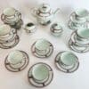 Superbe service à thé en porcelaine de Limoges, vert céladon , maison Raynaud , décor floral , 27 pièces. – Image 5