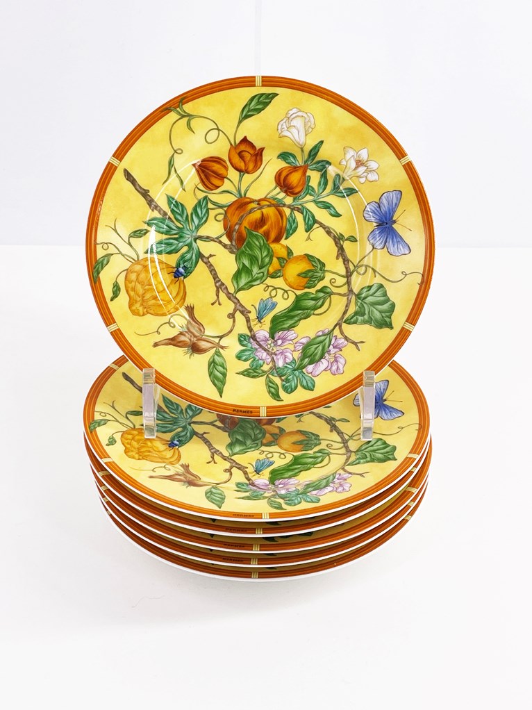 Ravissante partie de service de table en porcelaine de Limoges, maison  Hermès, modèle Siesta, 32 pièces. - Dans de beaux draps