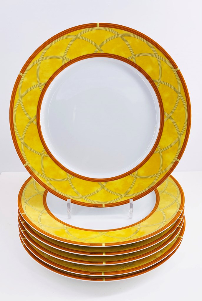Ravissante partie de service de table en porcelaine de Limoges, maison  Hermès, modèle Siesta, 32 pièces. - Dans de beaux draps
