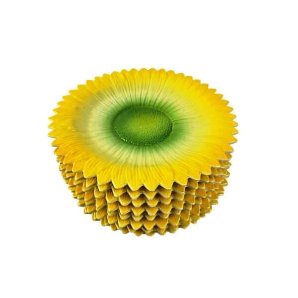 Ensemble de 8 assiettes à dessert et 1 saladier en barbotine à décor de tournesol. – Image 5