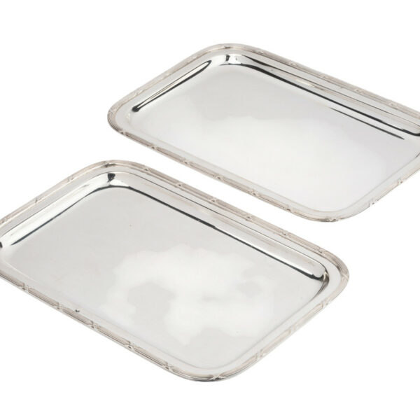 Jolie paire de plateaux en argent , poinçon Minerve, orfèvre Tétard Frères.
