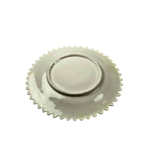 Ensemble de 8 assiettes à dessert et 1 saladier en barbotine à décor de tournesol. – Image 2