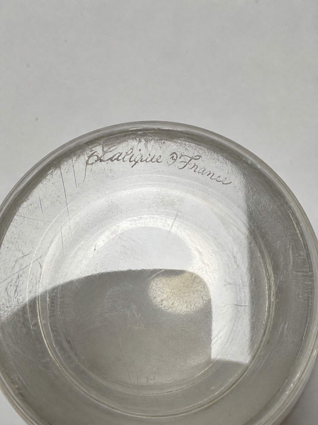 Magnifique vase en verre moulé, pressé, modèle Hespérides, Lalique France. – Image 5