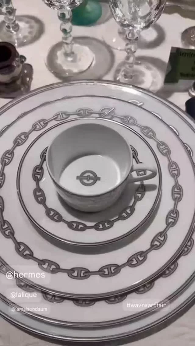 #artfair #artdelatable #luxe #decoration #antiquaires #antiquites #porcelaine #antikfair #lalique #hermesparis #daum #daumcactus #hiltonmcconnico #wavreartfair